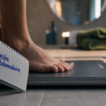 Se peser tous les jours fait grossir : balance et carnet de suivi du poids